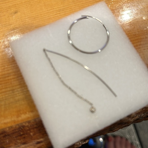 Sterling Silver Hoop & WhiteGold threader drop Bar earring. Excellent condition - Picture 2 of 3